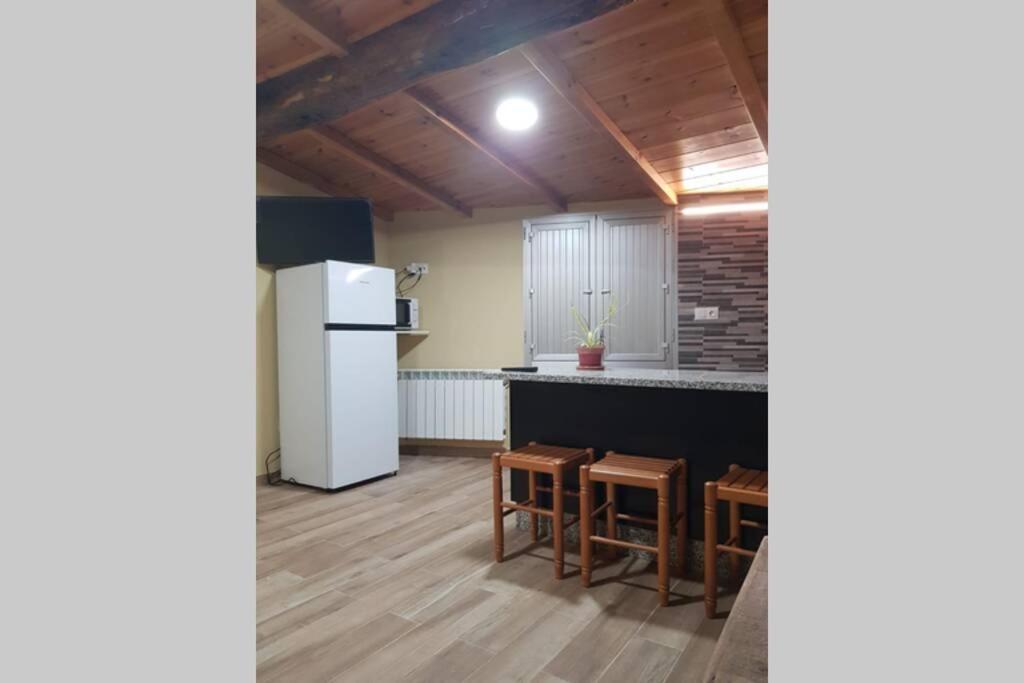 Apartamento Con Vistas Al Rio A Solaina Samos Exterior photo